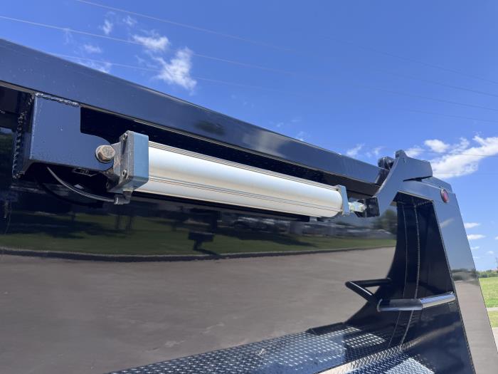 2027 Peterbilt 567-12
