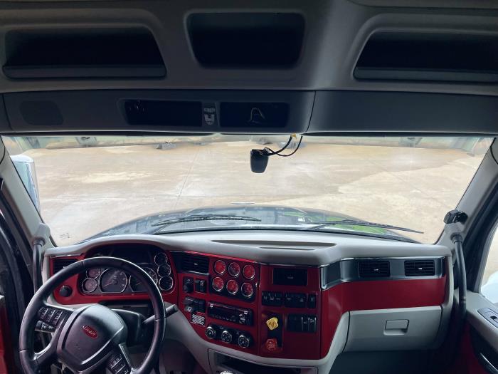 2021 Peterbilt 579-8