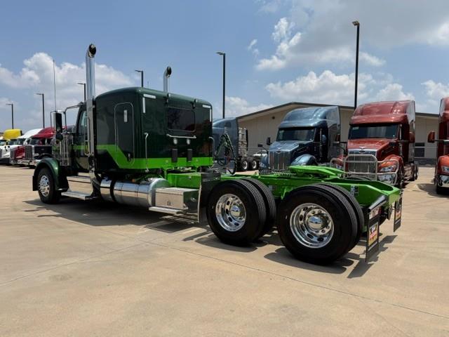 2027 Peterbilt 589-4