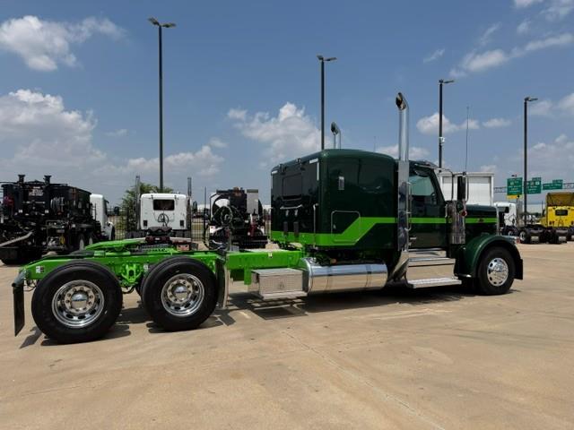 2027 Peterbilt 589-8