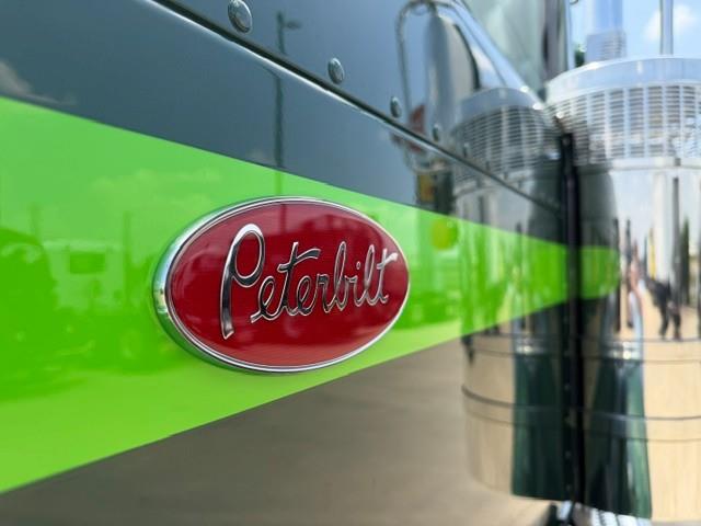 2027 Peterbilt 589-13