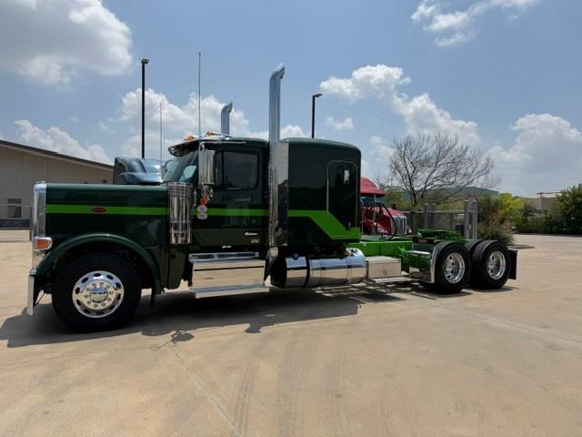 2027 Peterbilt 589-24