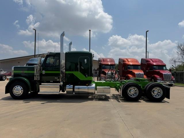 2027 Peterbilt 589-25