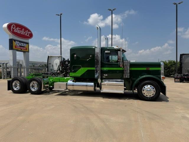 2027 Peterbilt 589-31