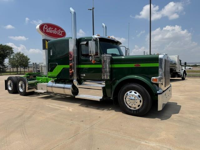 2027 Peterbilt 589-32