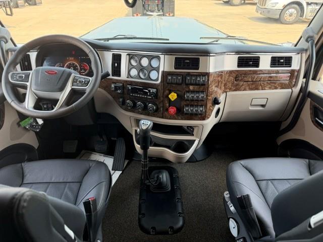 2027 Peterbilt 589-75