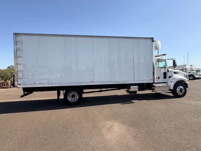 2020 Peterbilt 337-6