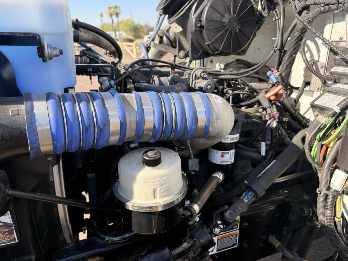 2020 Peterbilt 337-8