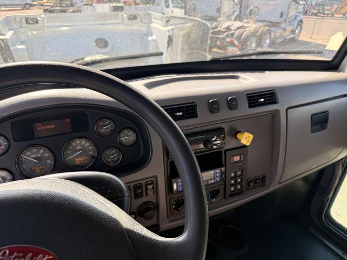 2020 Peterbilt 337-11