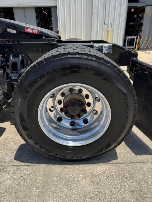 2021 Peterbilt 579-8