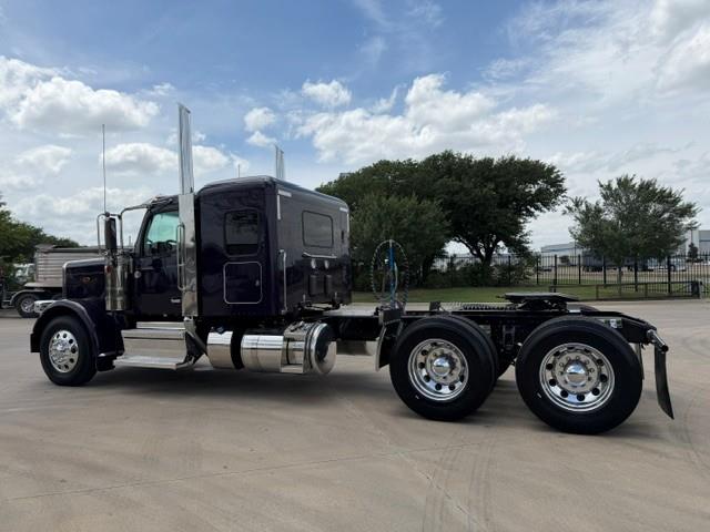 2027 Peterbilt 589-4