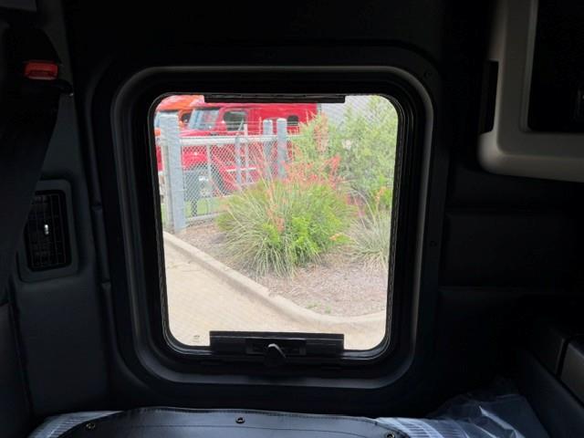2027 Peterbilt 589-39