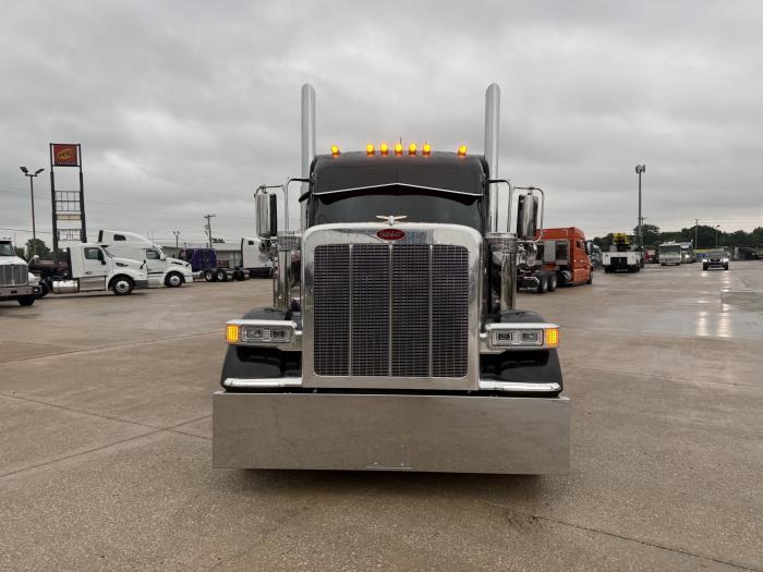 2027 Peterbilt 589-3