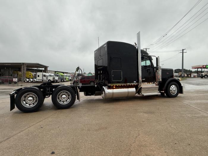 2027 Peterbilt 589-12