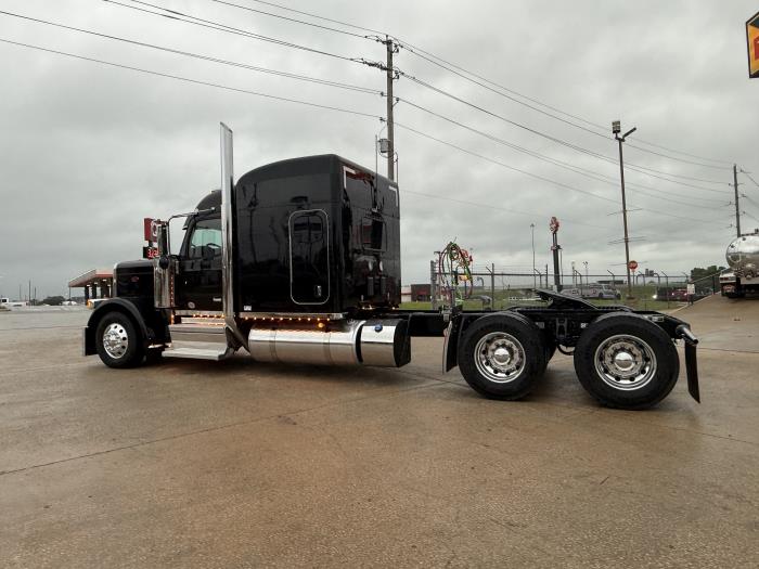 2027 Peterbilt 589-24