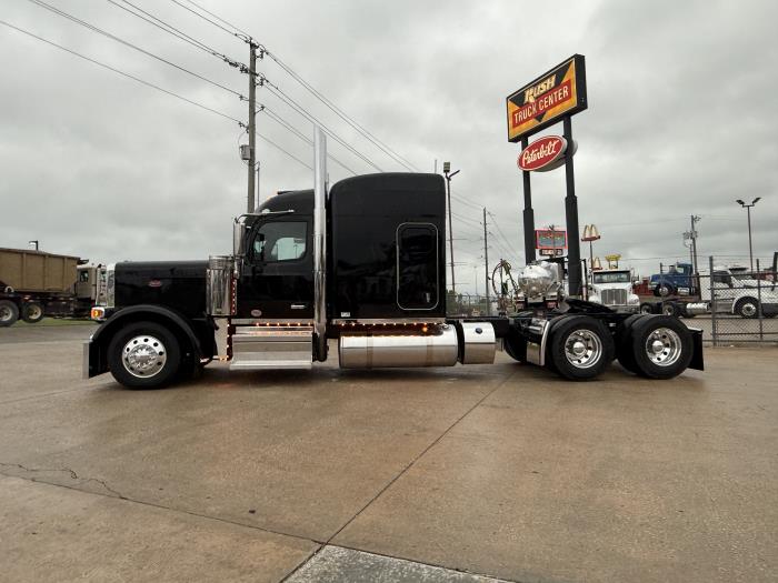2027 Peterbilt 589-28