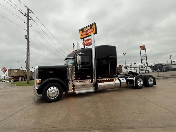 2027 Peterbilt 589-32