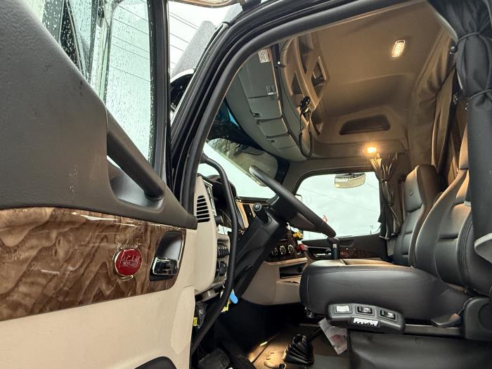 2027 Peterbilt 589-36