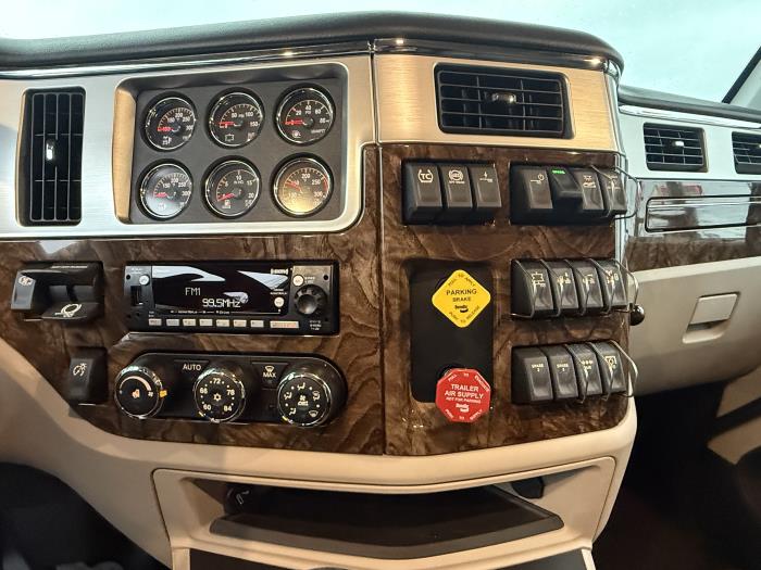 2027 Peterbilt 589-40