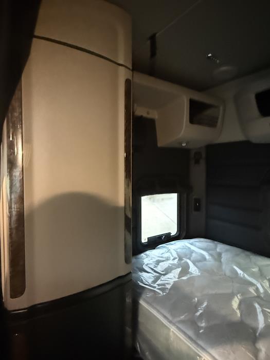 2027 Peterbilt 589-42