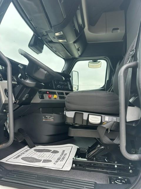 2021 Freightliner Cascadia-4