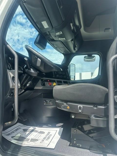 2021 Freightliner Cascadia-9