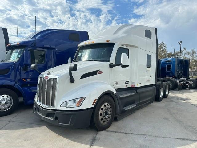 2022 Peterbilt 579-0