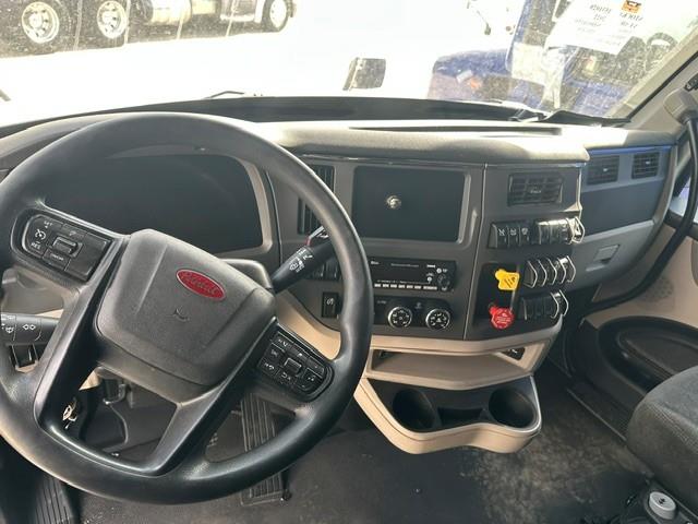 2022 Peterbilt 579-5