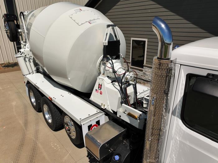 2026 Peterbilt 567-8