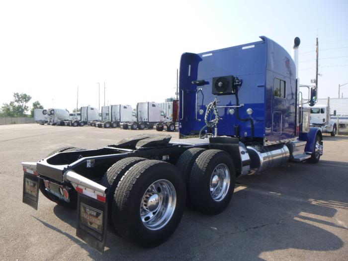 2020 Peterbilt 389-4
