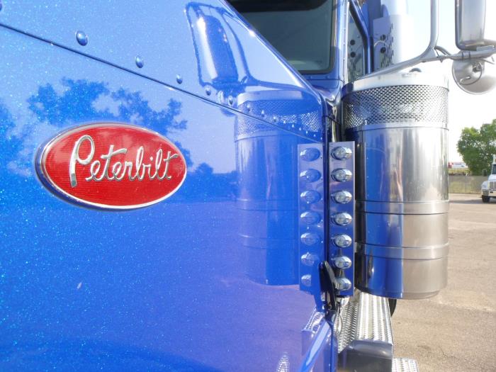 2020 Peterbilt 389-8
