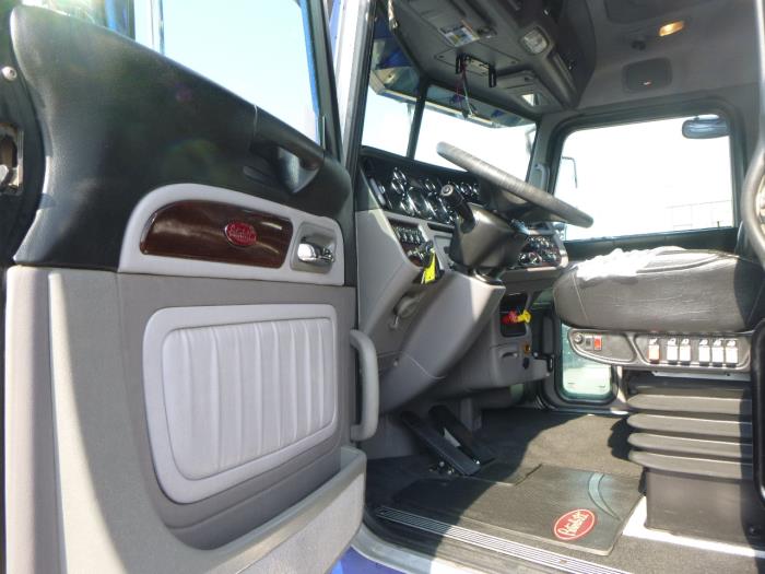 2020 Peterbilt 389-9