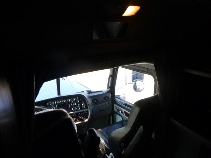 2020 Peterbilt 389-24
