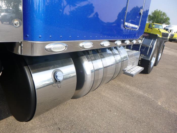 2020 Peterbilt 389-30