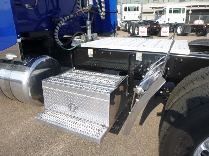 2020 Peterbilt 389-31