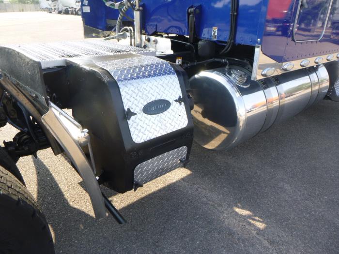 2020 Peterbilt 389-36