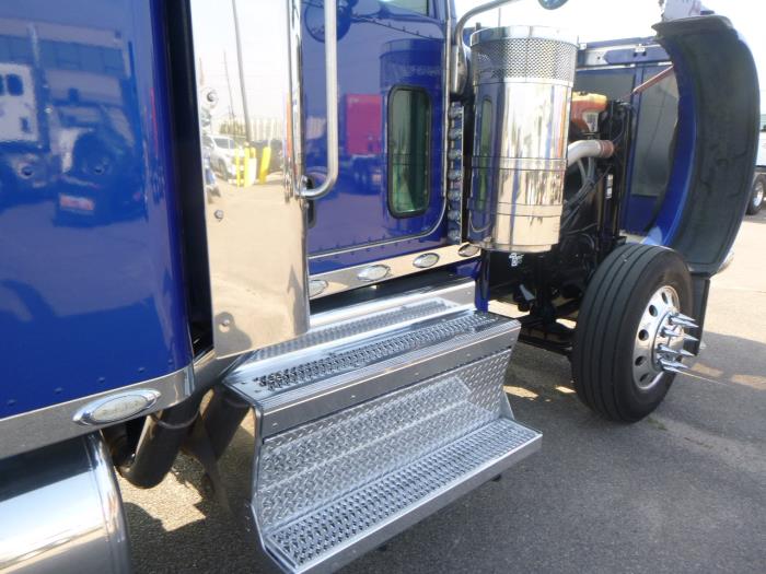 2020 Peterbilt 389-38