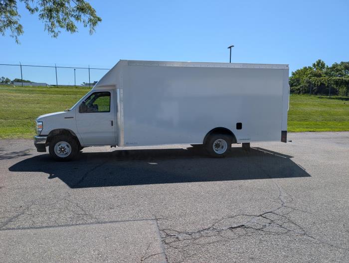 2027 Ford E-450-0