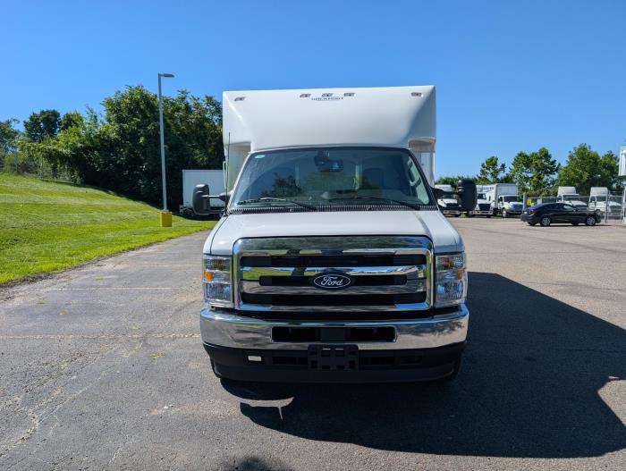 2027 Ford E-450-1