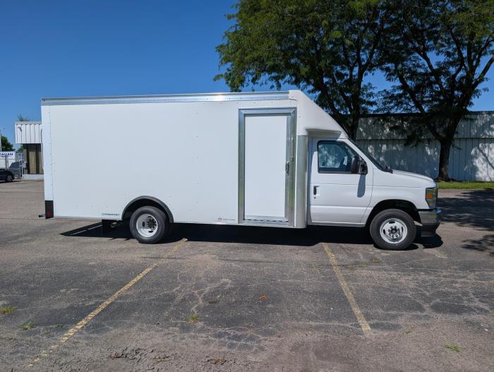 2027 Ford E-450-5
