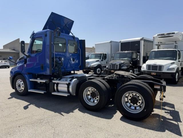 2020 Freightliner Cascadia-5