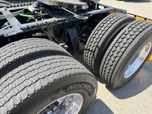 2020 Freightliner Cascadia-10