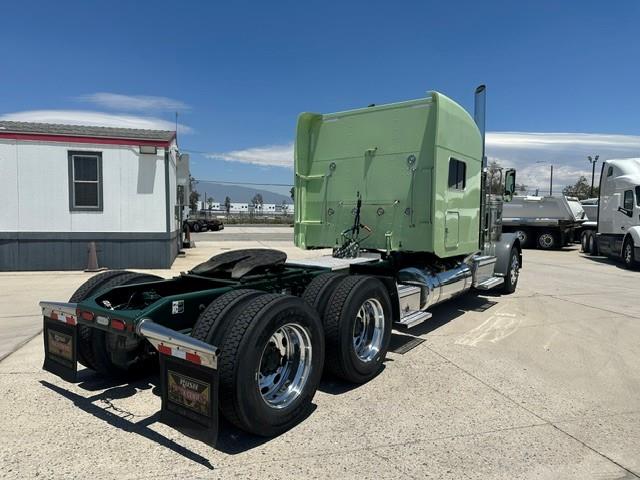 2023 Peterbilt 389-2