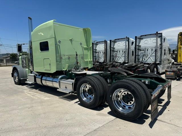 2023 Peterbilt 389-3