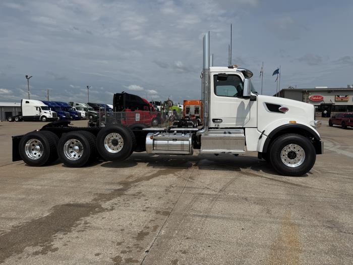 2027 Peterbilt 567-12