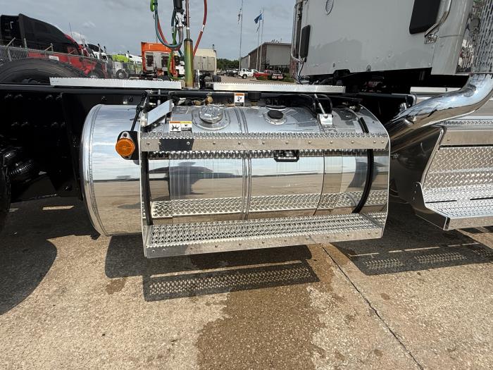 2027 Peterbilt 567-18