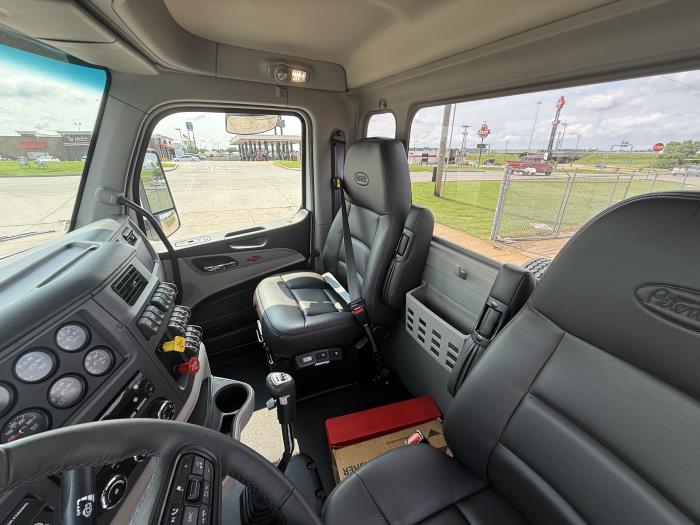 2027 Peterbilt 567-21