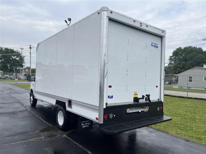 2027 Ford E-450-4