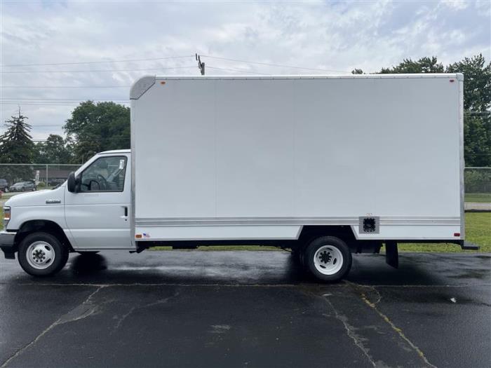 2027 Ford E-450-3