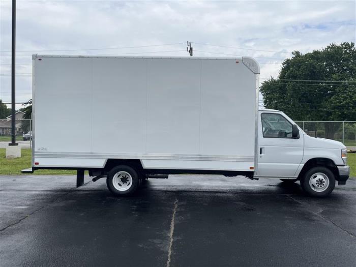 2027 Ford E-450-8